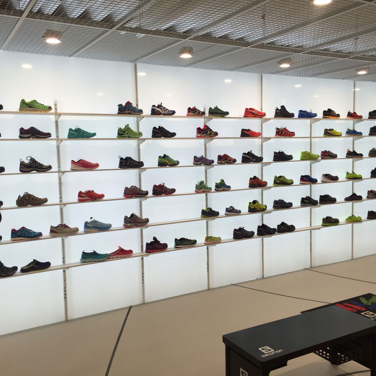 shop-Light-wall